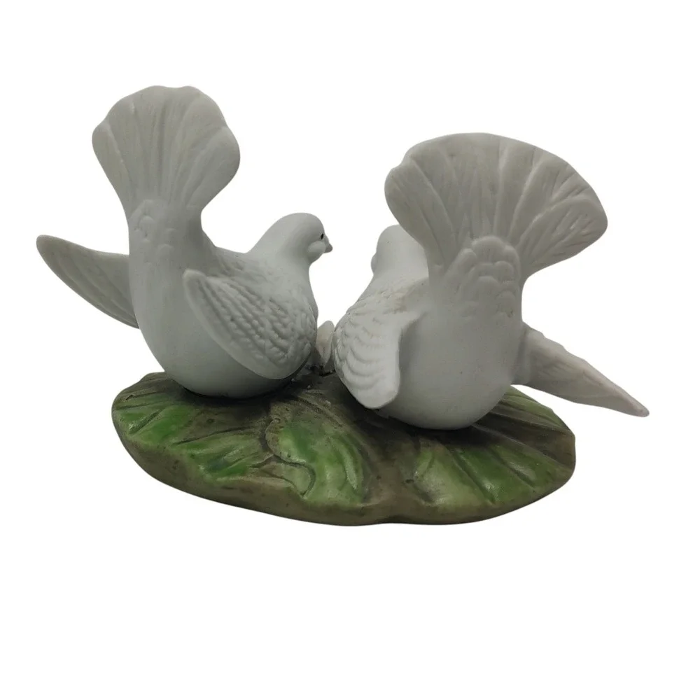 Vintage Lefton Figurine‎ Doves in Nest Egg 1985 Collection Hand Painted 05134